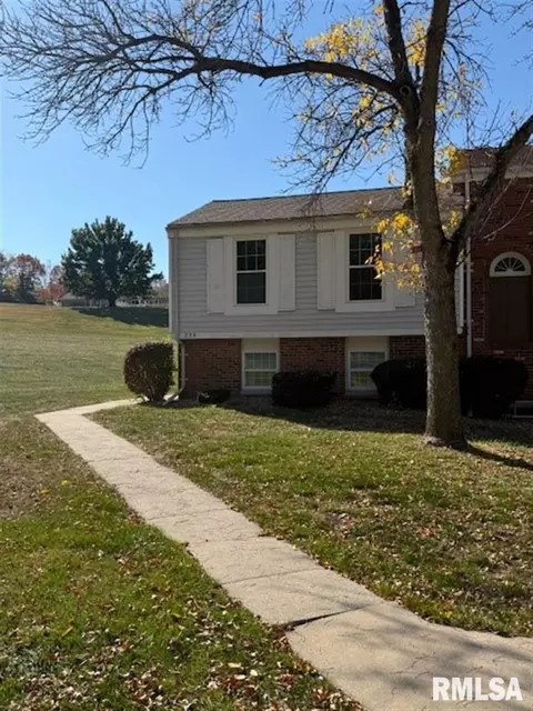 230 S Yorktown Rd, Macomb, IL 61455