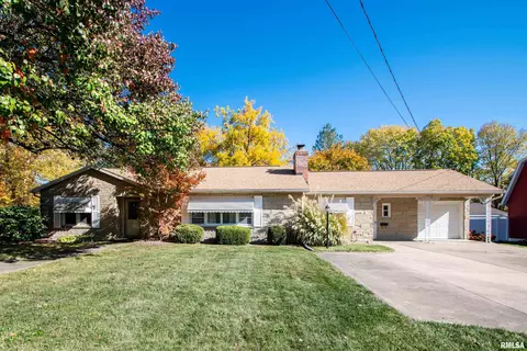 215 Fall St, Washington, IL 61571