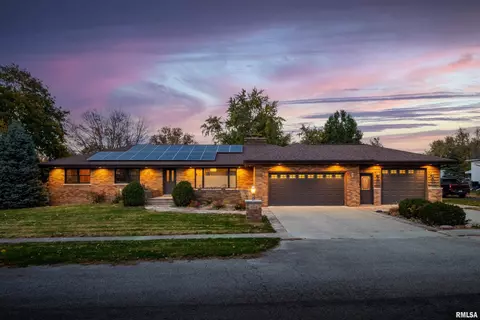103 E Park Ave, Deer Creek, IL 61733