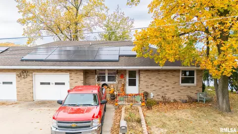 3 Rosewood Ln, Pekin, IL 61554