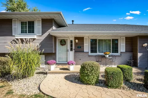 303 Arbor Vitae Dr, Germantown Hills, IL 61548