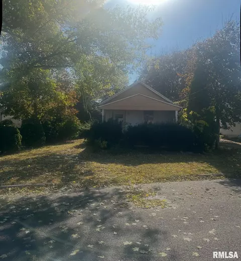 326 E Sheen St, East Peoria, IL 61611