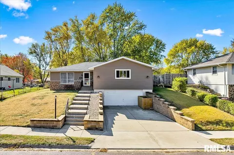 303 Linden St, Pekin, IL 61554