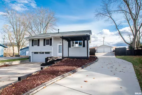 237 Briarcliff Dr, Washington, IL 61571
