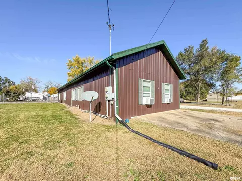 825 Grant Pl, Canton, IL 61520 photo 8