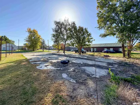 825 Grant Pl, Canton, IL 61520 photo 13