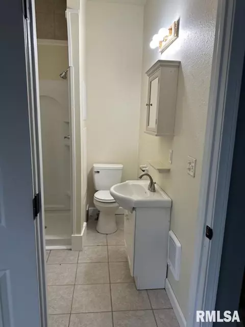 825 Grant Pl, Canton, IL 61520 photo 7