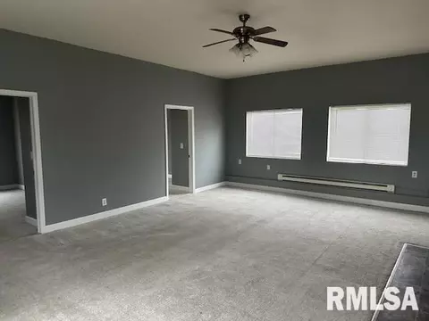 825 Grant Pl, Canton, IL 61520 photo 4