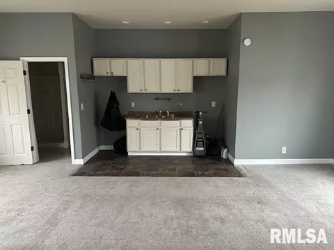 825 Grant Pl, Canton, IL 61520 photo 5
