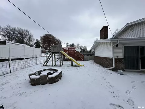 Exterior - 103 Holden Dr, Macomb, IL 61455 photo 4 of 5