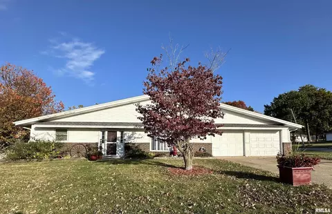 103 Holden Dr, Macomb, IL 61455