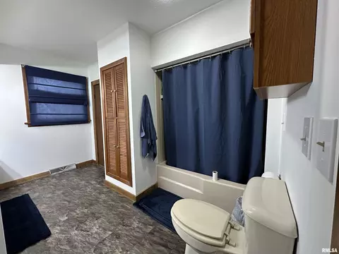 Bath - 103 Holden Dr, Macomb, IL 61455 photo 2 of 2