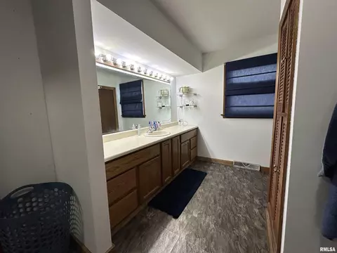 Bath - 103 Holden Dr, Macomb, IL 61455 photo 1 of 2