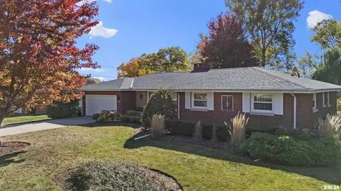 312 W Glencrest Dr, Peoria, IL 61614