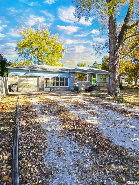 324 Cherry Ln, Washington, IL 61571 photo 2