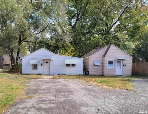 1316 S 9th St, Pekin, IL 61554