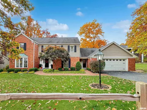 6221 N Jamestown Rd, Peoria, IL 61615