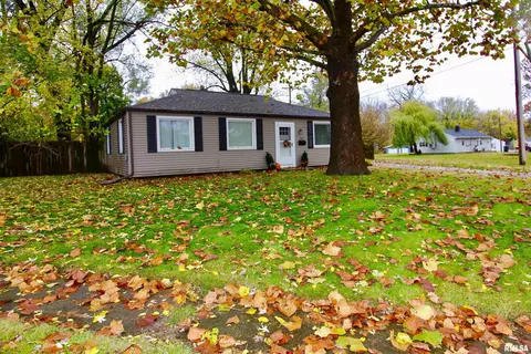 200 Hamilton Rd, Marquette Heights, IL 61554