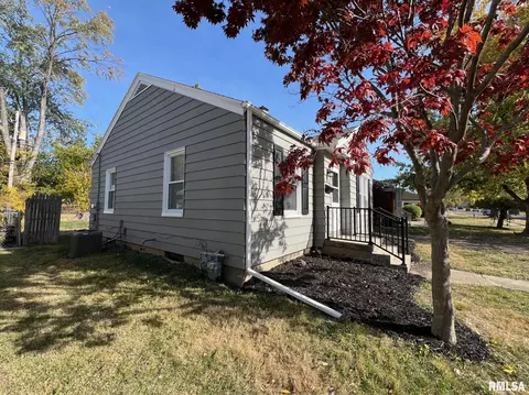 813 E Willcox Ave, Peoria, IL 61603 photo 5
