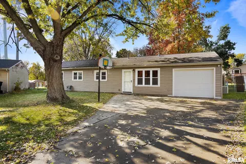 139 Meadow Ln, Washington, IL 61571