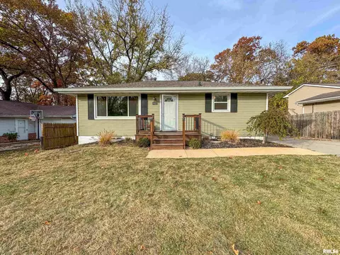 3527 W Elmwood Ct, Peoria, IL 61615