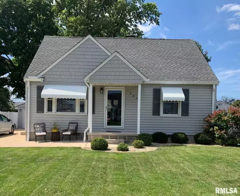 225 William St, East Peoria, IL 61611