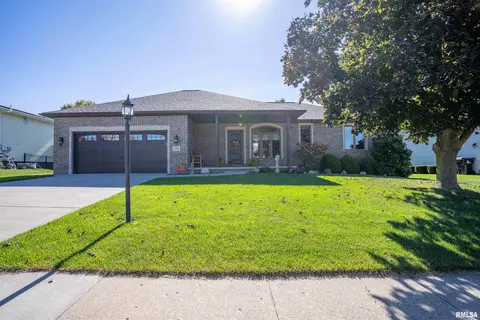 1105 Windsor Way, Washington, IL 61571