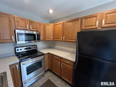 432 Hurst Dr, Macomb, IL 61455 photo 22