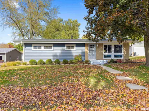 510 W Smith St, Roanoke, IL 61561