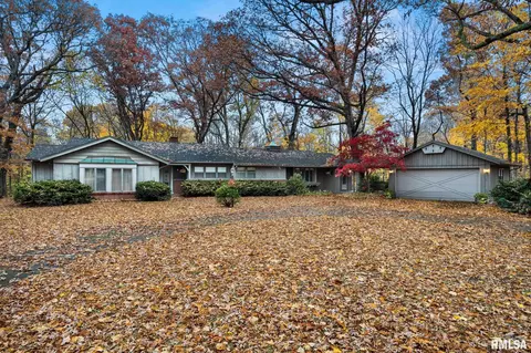 105 Cherokee Dr, East Peoria, IL 61611