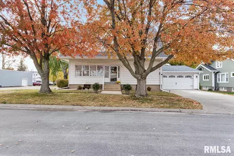 301 N Jefferson St, Roanoke, IL 61561