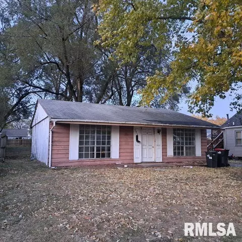 1417 Henry St, Pekin, IL 61554