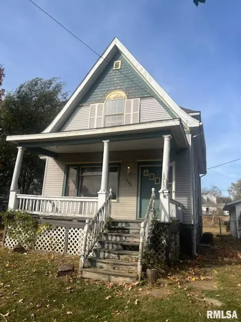 302 E Madison St, Mackinaw, IL 61755