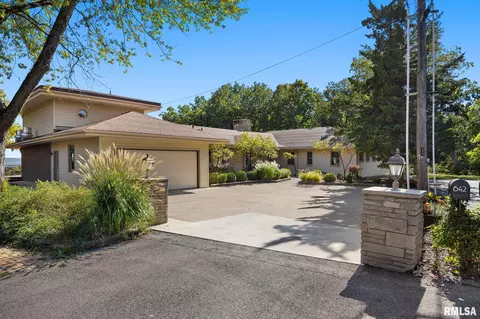 642 E High Point Ter, Peoria, IL 61614