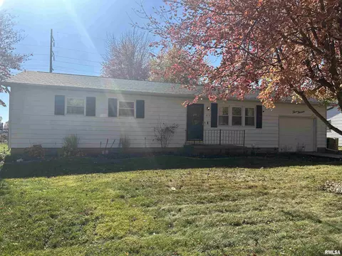 313 S Verzel Dr, Macomb, IL 61455