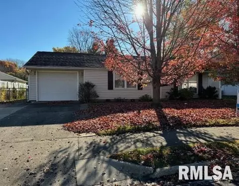 2210 Valentine Ave, Pekin, IL 61554