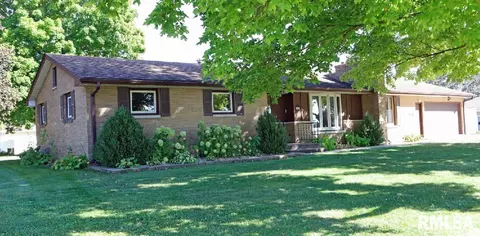 104 S Grandview Ln, Tremont, IL 61568
