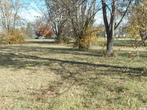 55 Bricker Cir, Avon, IL 61415