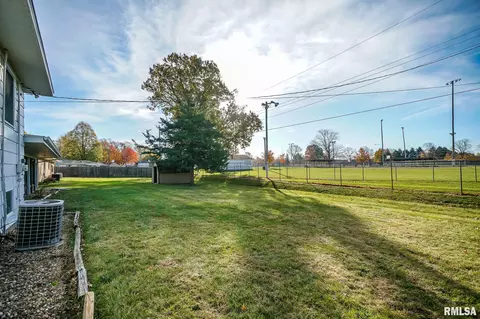706 W Jackson St, Abingdon, IL 61410 photo 7