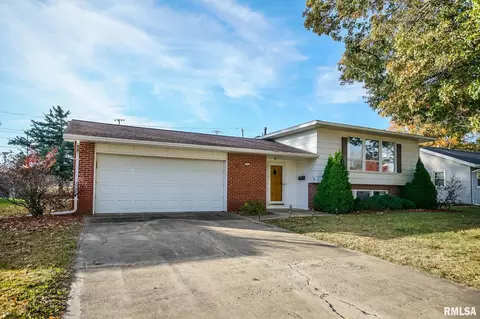 706 W Jackson St, Abingdon, IL 61410