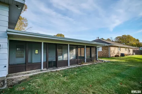 706 W Jackson St, Abingdon, IL 61410 photo 9