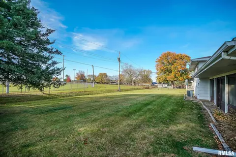 706 W Jackson St, Abingdon, IL 61410 photo 2