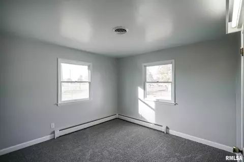 706 W Jackson St, Abingdon, IL 61410 photo 22