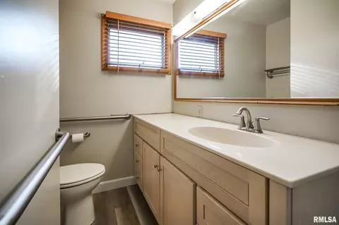 706 W Jackson St, Abingdon, IL 61410 photo 32
