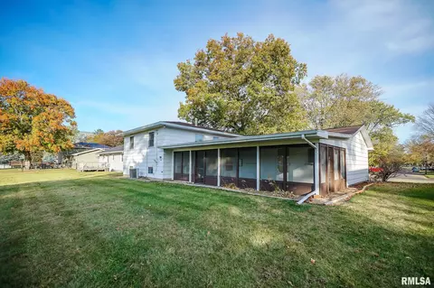 706 W Jackson St, Abingdon, IL 61410 photo 3