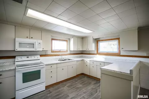 706 W Jackson St, Abingdon, IL 61410 photo 42