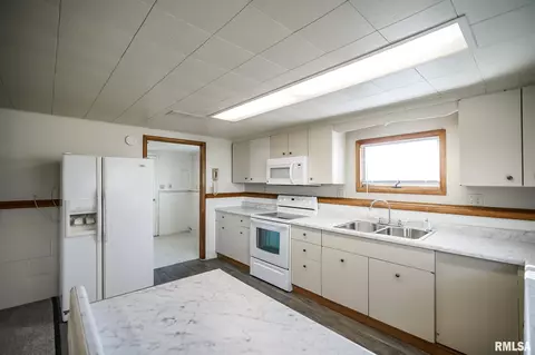 706 W Jackson St, Abingdon, IL 61410 photo 41
