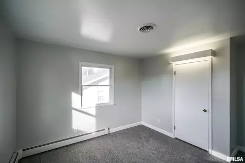 706 W Jackson St, Abingdon, IL 61410 photo 23