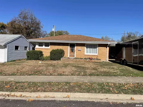 1107 Monroe St, Pekin, IL 61554