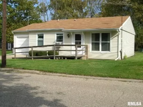220 N Hun St, Colchester, IL 62326